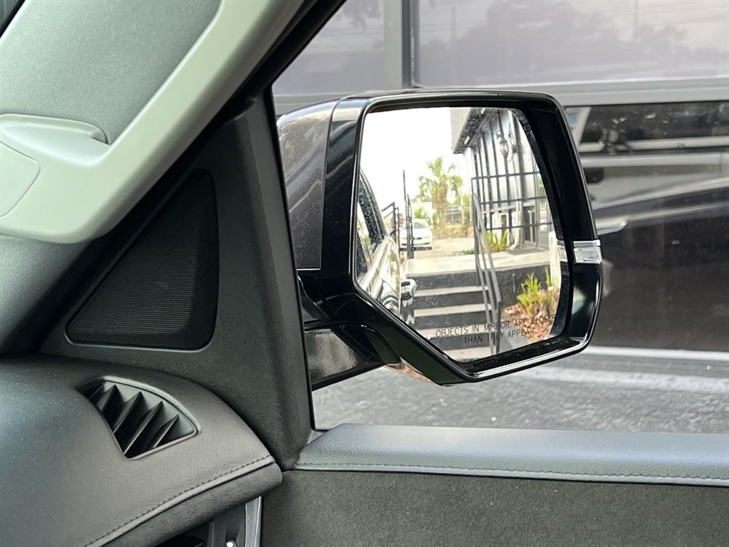 2017 Cadillac Escalade Luxury photo