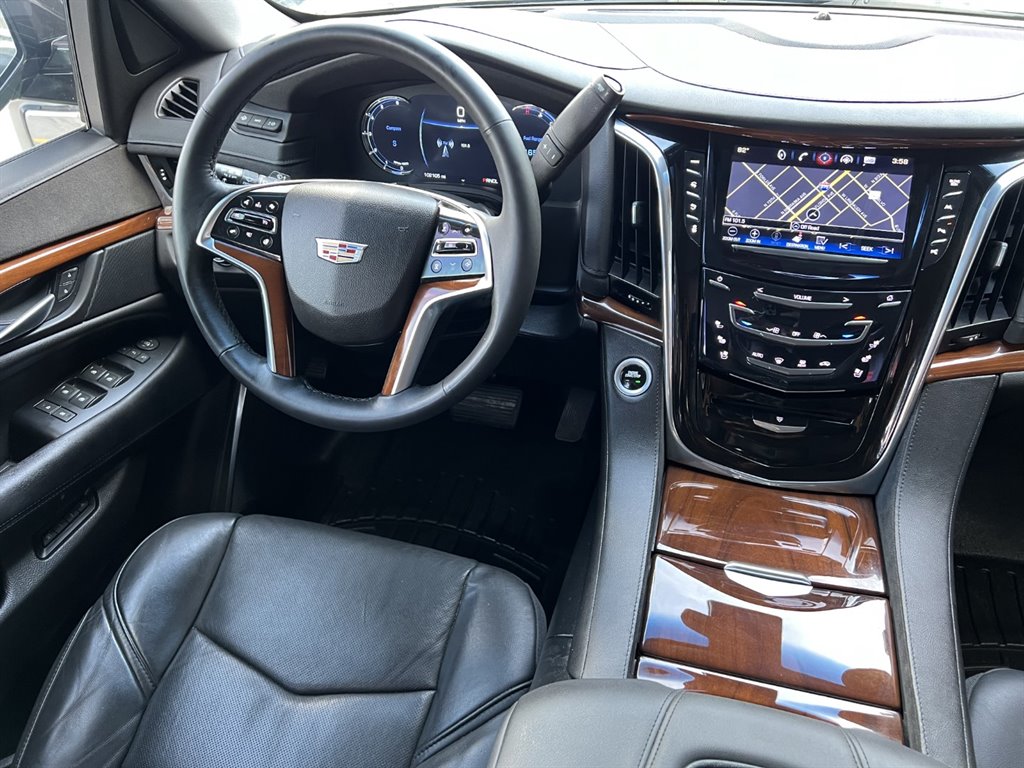 2017 Cadillac Escalade Luxury photo