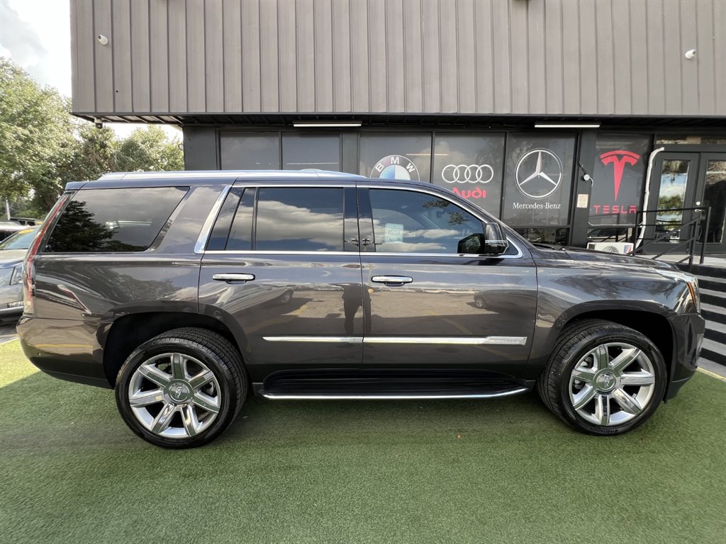 2017 Cadillac Escalade Luxury photo