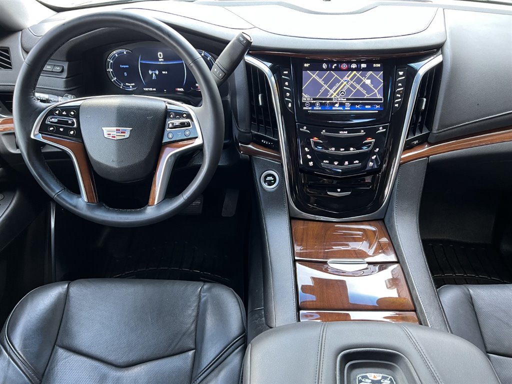 2017 Cadillac Escalade Luxury photo