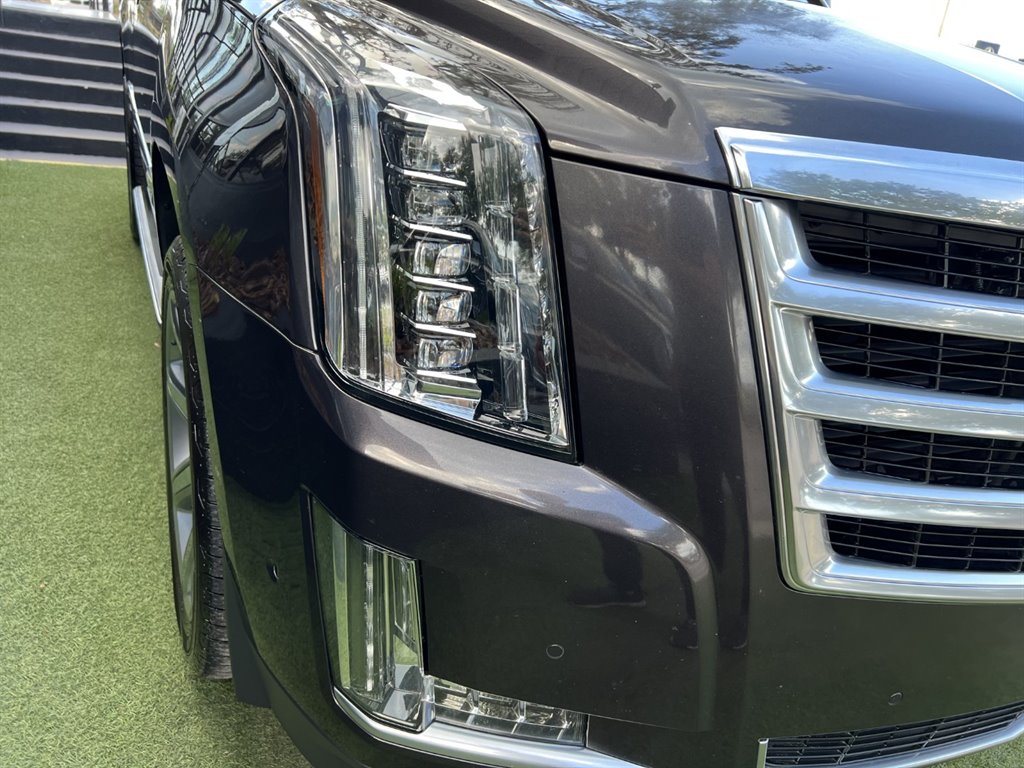 2017 Cadillac Escalade Luxury photo