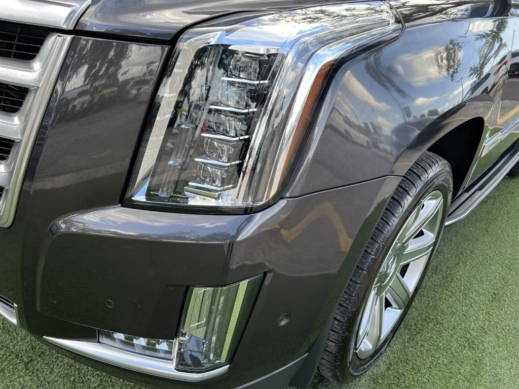 2017 Cadillac Escalade Luxury photo