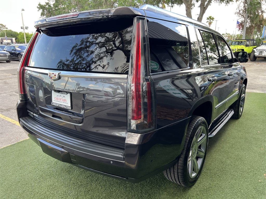 2017 Cadillac Escalade Luxury photo
