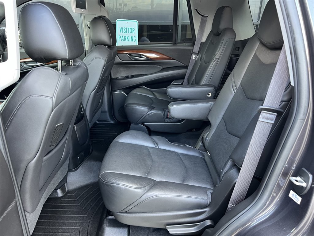 2017 Cadillac Escalade Luxury photo