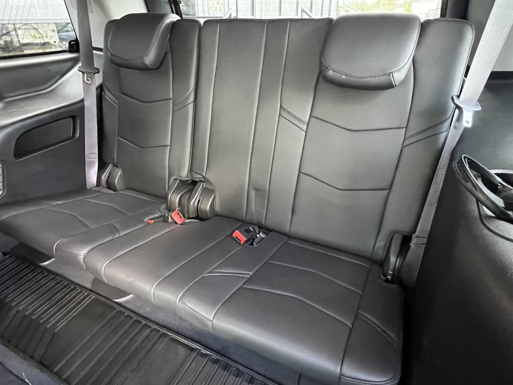 2017 Cadillac Escalade Luxury photo