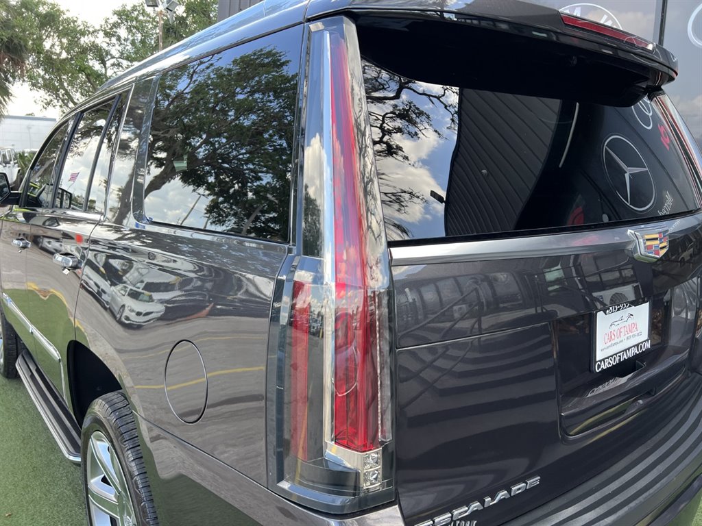 2017 Cadillac Escalade Luxury photo