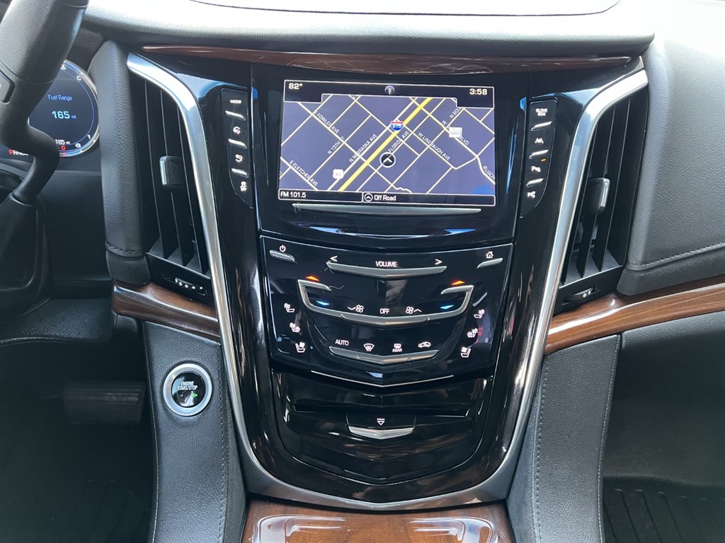 2017 Cadillac Escalade Luxury photo