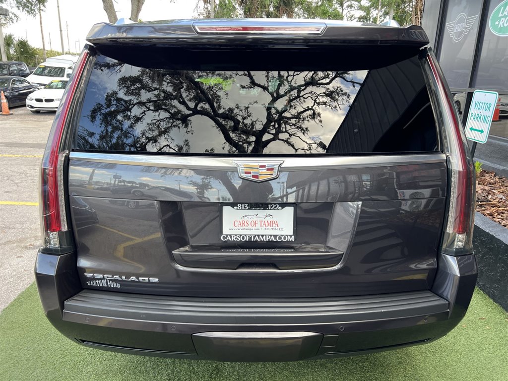 2017 Cadillac Escalade Luxury photo