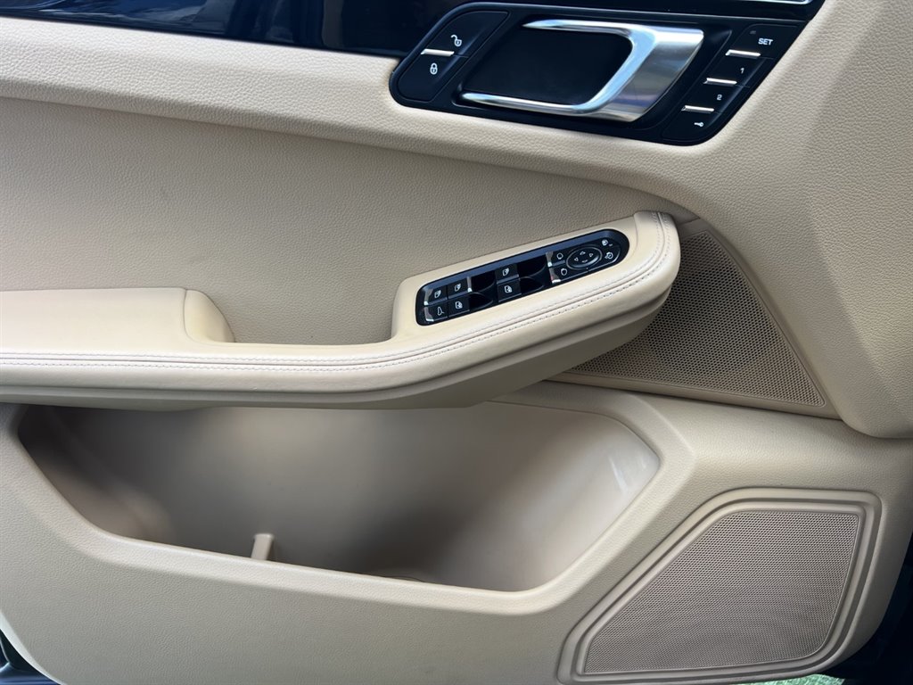 2016 Porsche Macan S photo