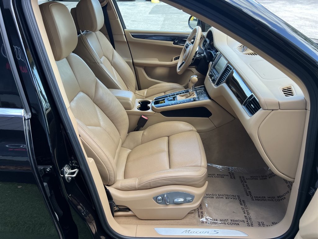 2016 Porsche Macan S photo