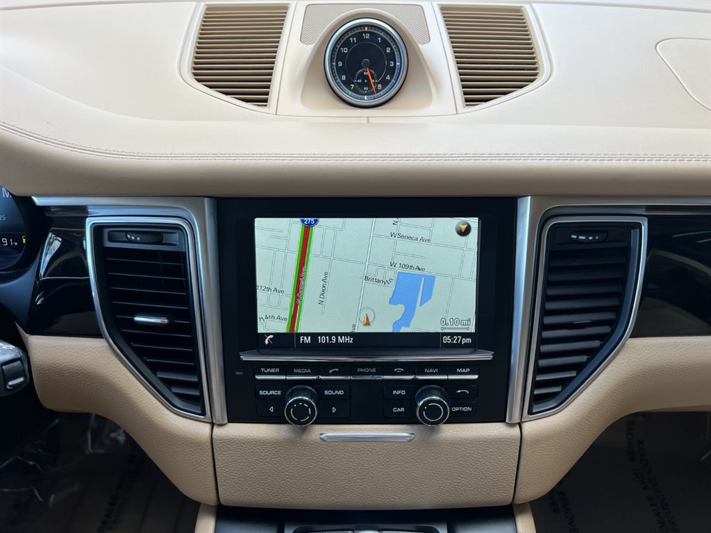 2016 Porsche Macan S photo