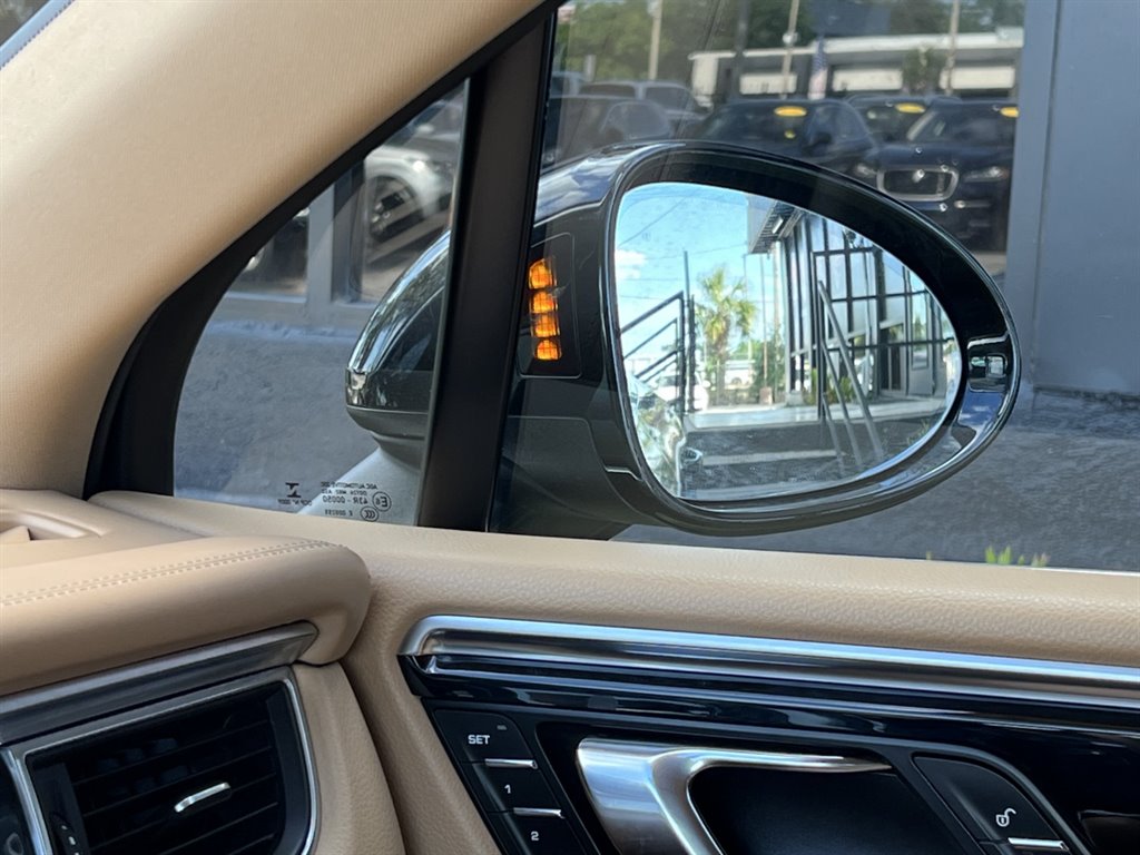 2016 Porsche Macan S photo