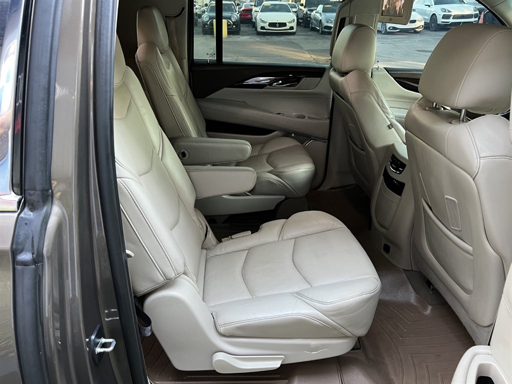 2016 Cadillac Escalade ESV Premium photo