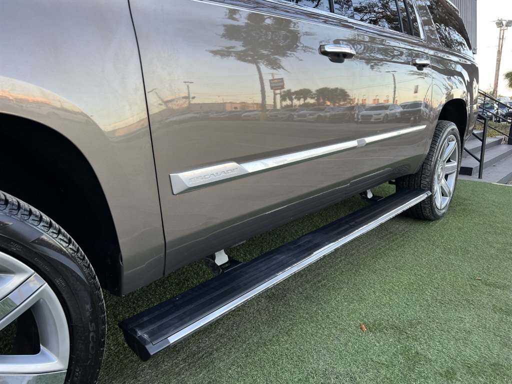 2016 Cadillac Escalade ESV Premium photo