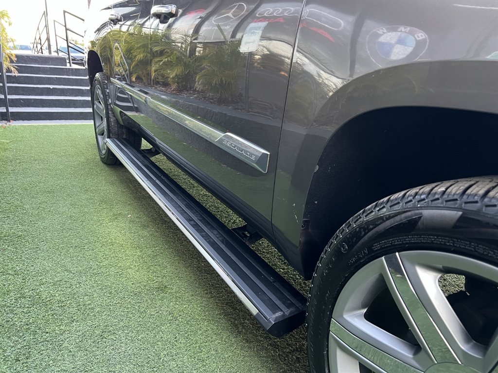 2016 Cadillac Escalade ESV Premium photo