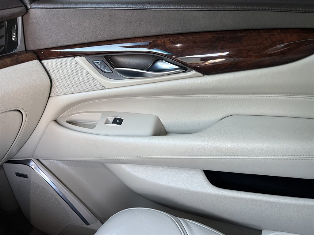 2016 Cadillac Escalade ESV Premium photo