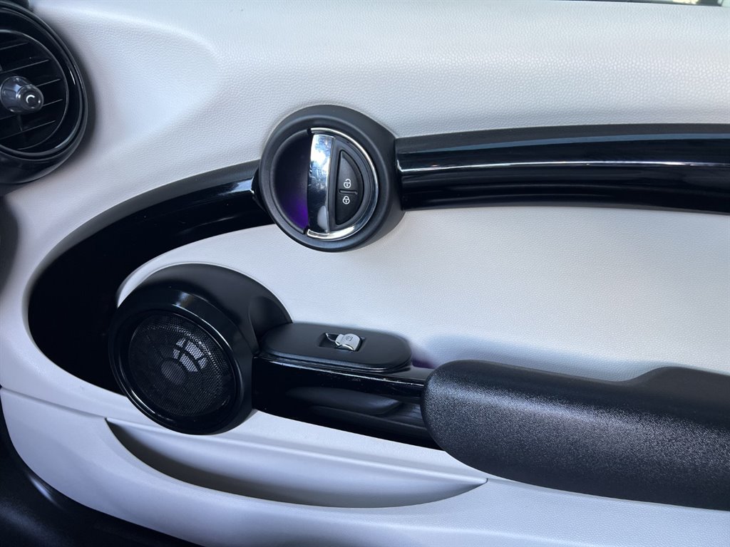 2017 MINI Cooper S photo