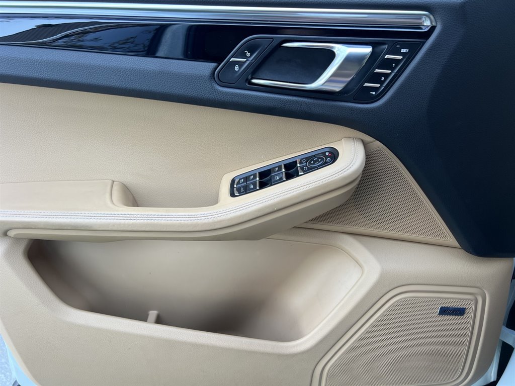 2017 Porsche Macan S photo