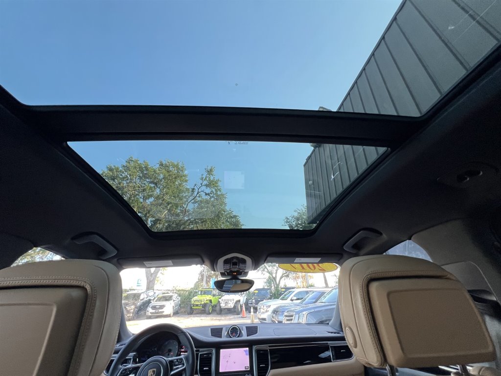 2017 Porsche Macan S photo