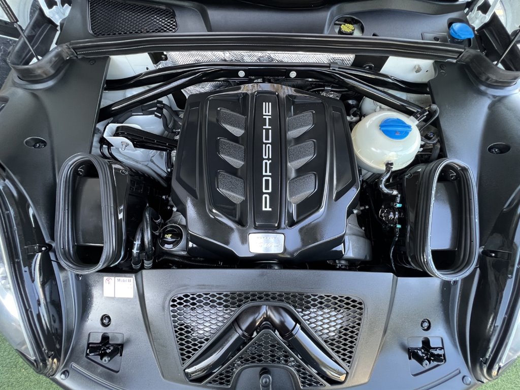2017 Porsche Macan S photo