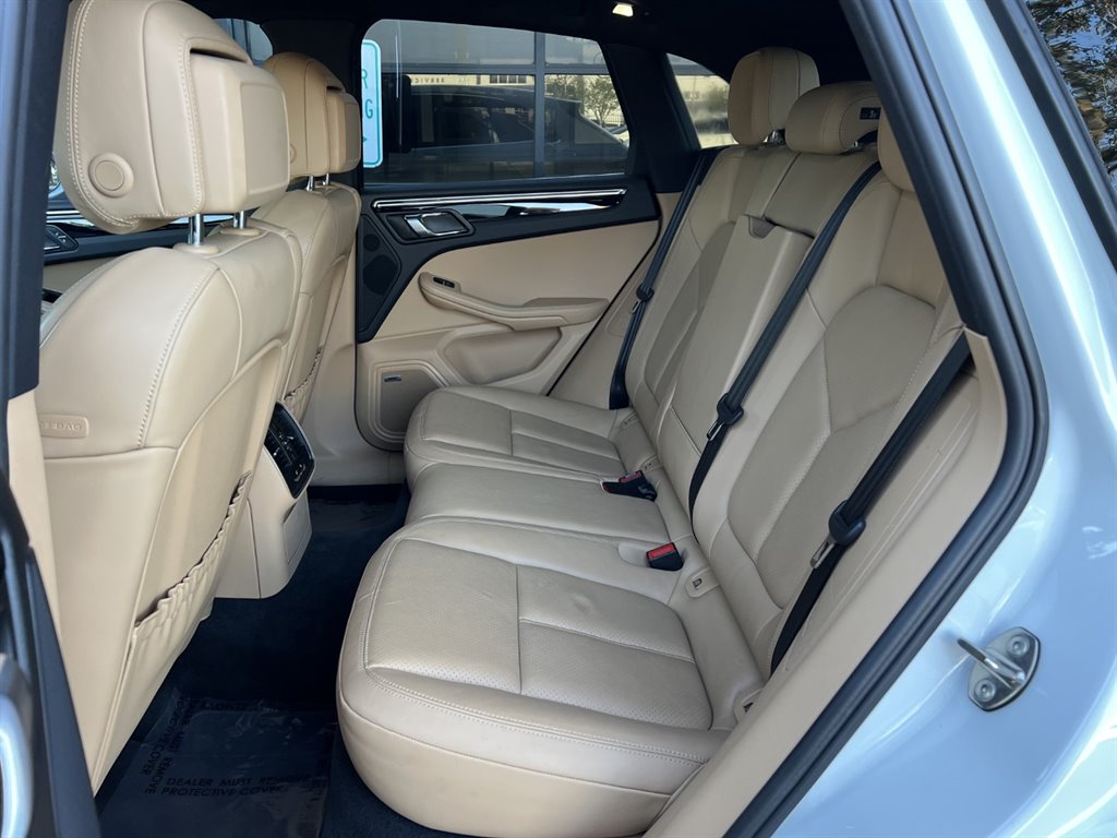 2017 Porsche Macan S photo