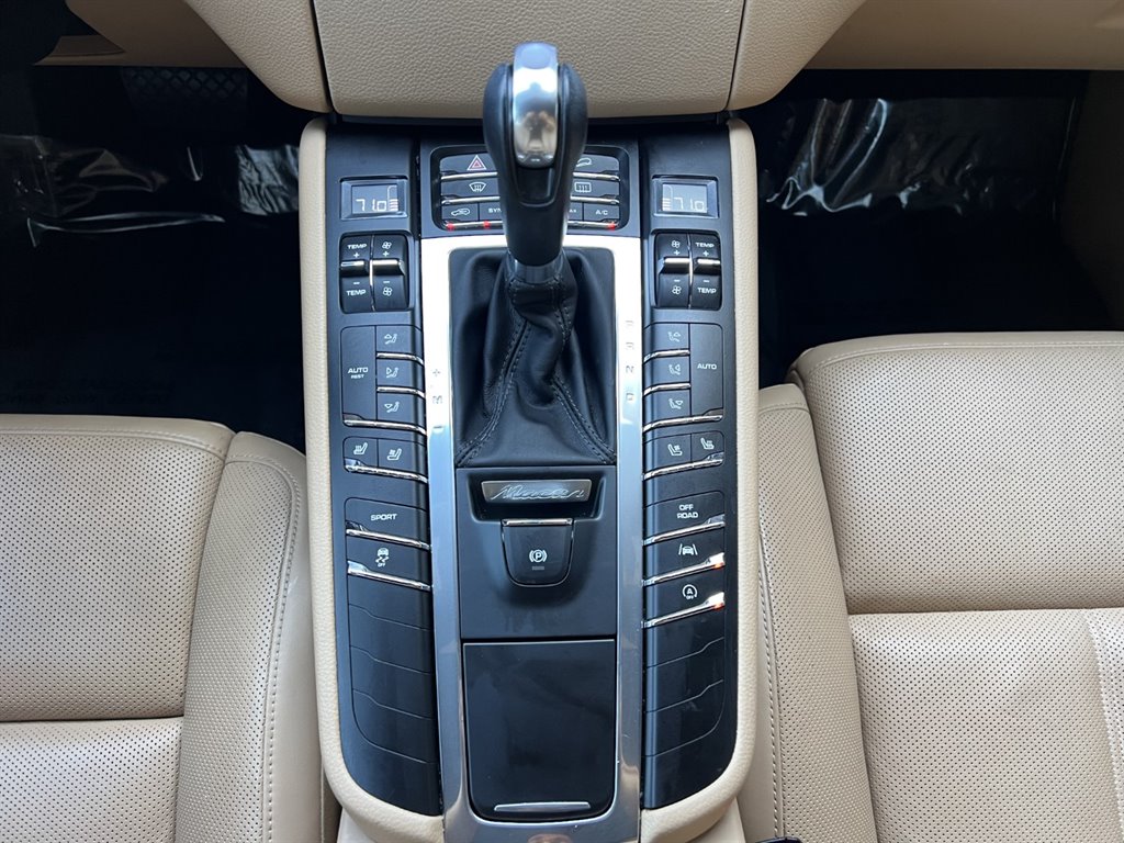 2017 Porsche Macan S photo