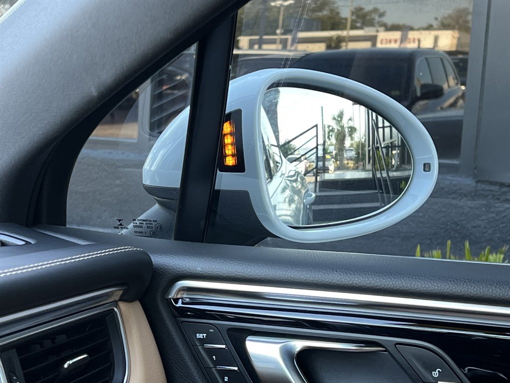 2017 Porsche Macan S photo