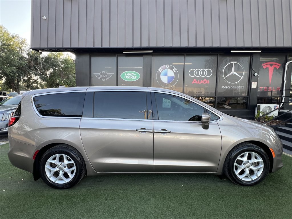 2018 Chrysler Pacifica - $16,995