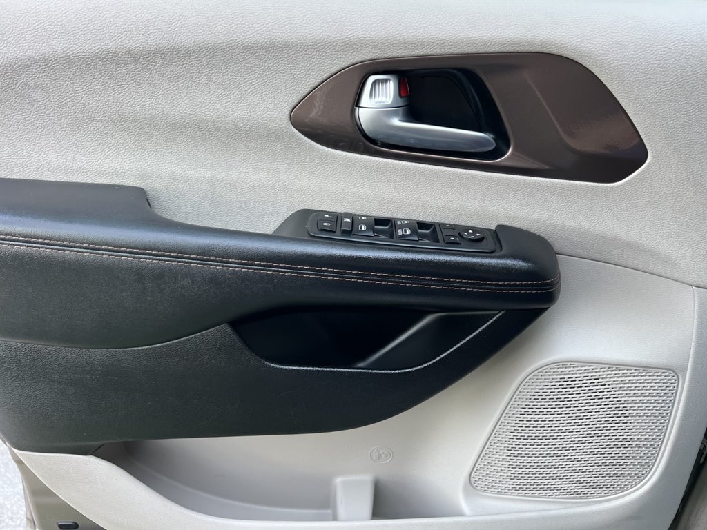 2018 Chrysler Pacifica - $16,995