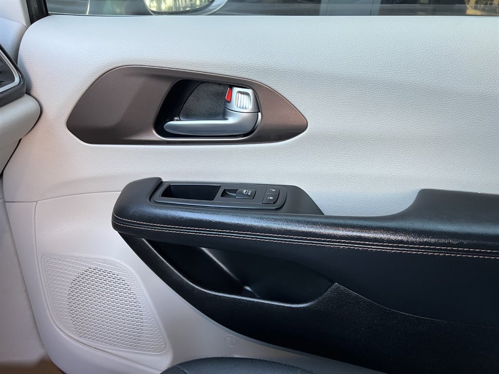 2018 Chrysler Pacifica - $16,995