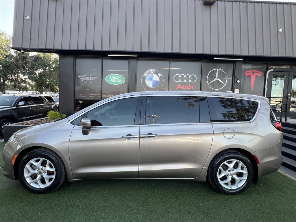 2018 Chrysler Pacifica - $16,995