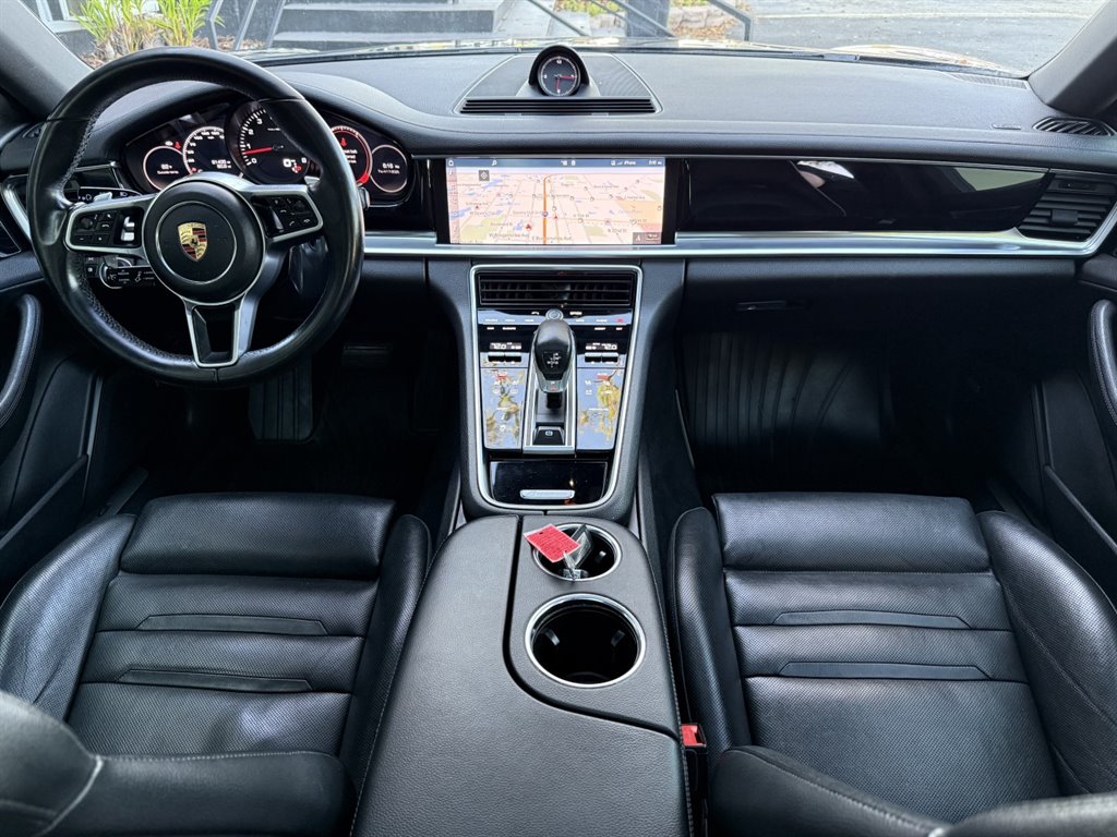 2018 Porsche Panamera  photo