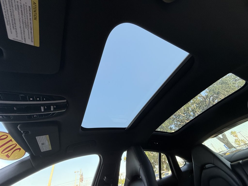 2018 Porsche Panamera  photo