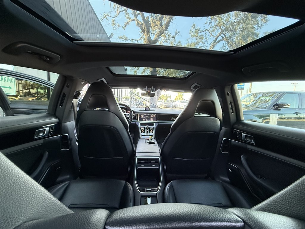 2018 Porsche Panamera  photo
