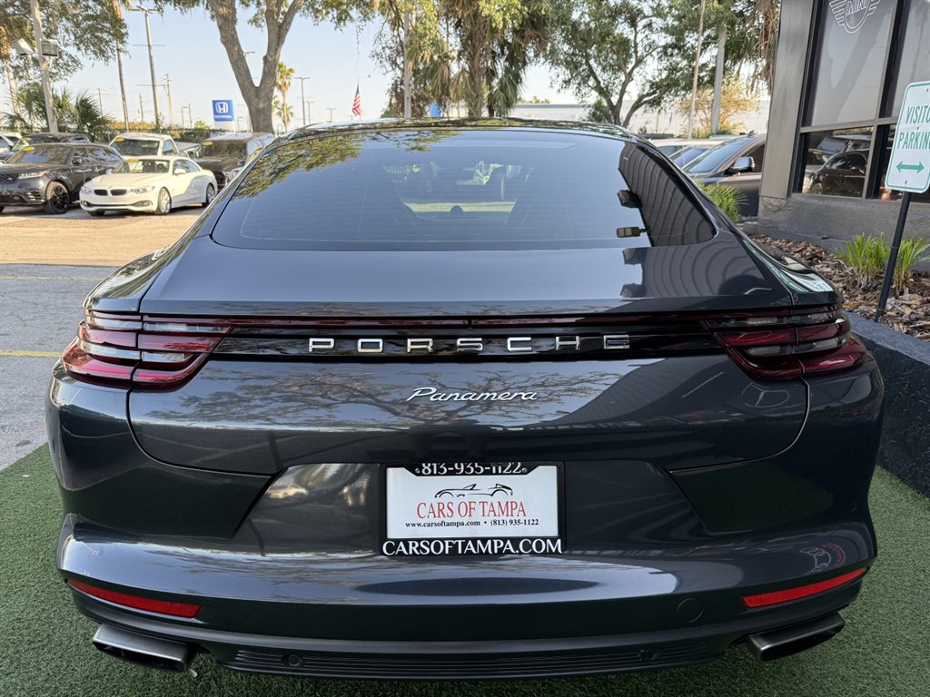 2018 Porsche Panamera  photo