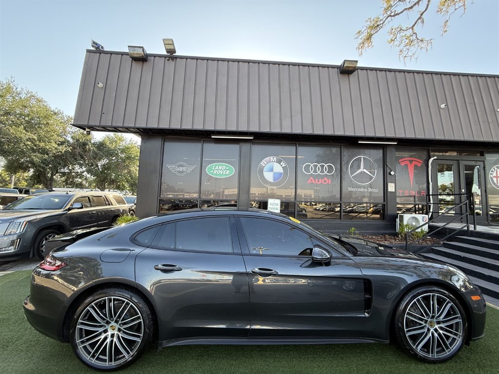 2018 Porsche Panamera  photo