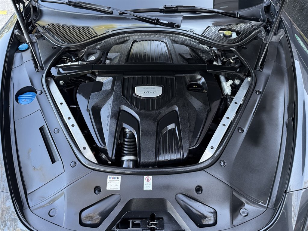 2018 Porsche Panamera  photo