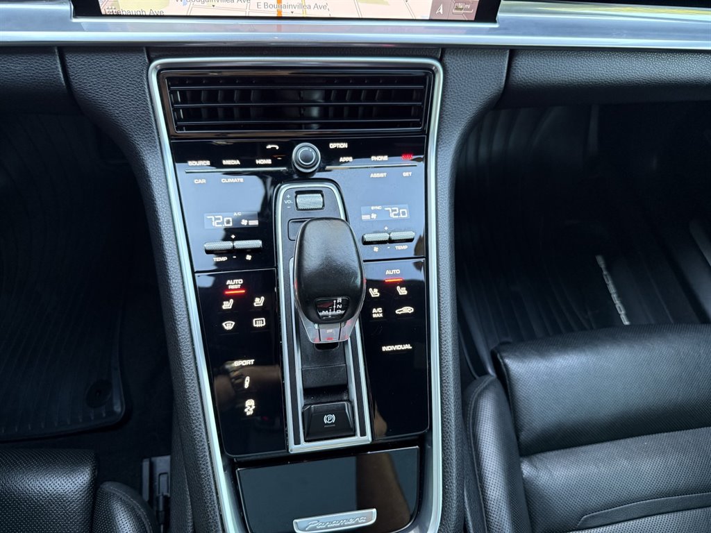 2018 Porsche Panamera  photo