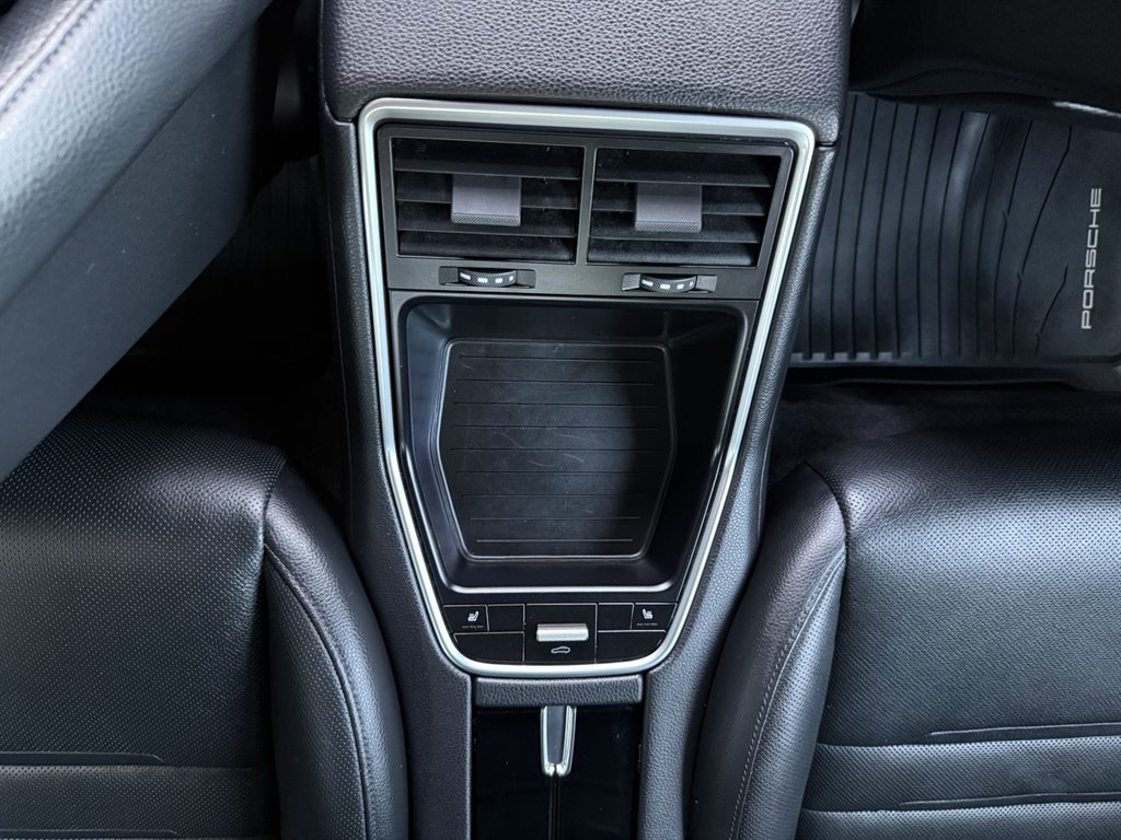 2018 Porsche Panamera  photo