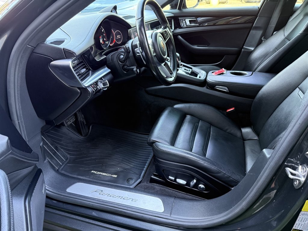2018 Porsche Panamera  photo