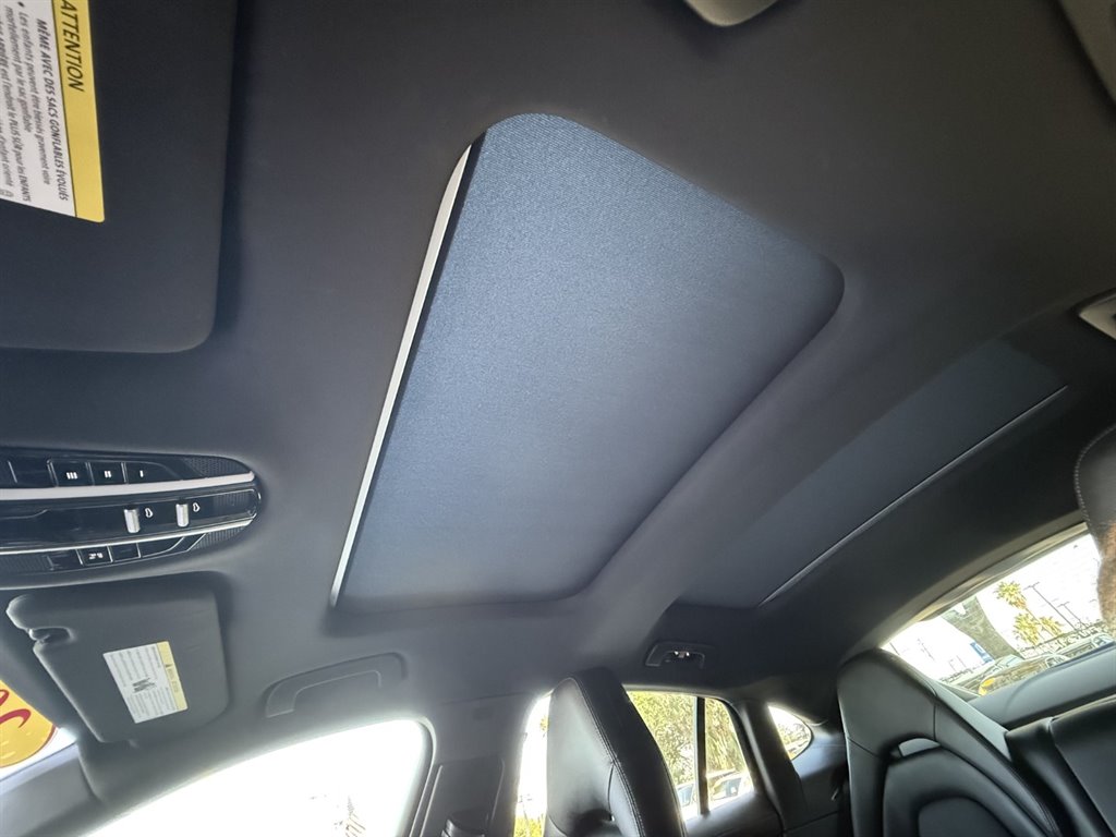 2018 Porsche Panamera  photo