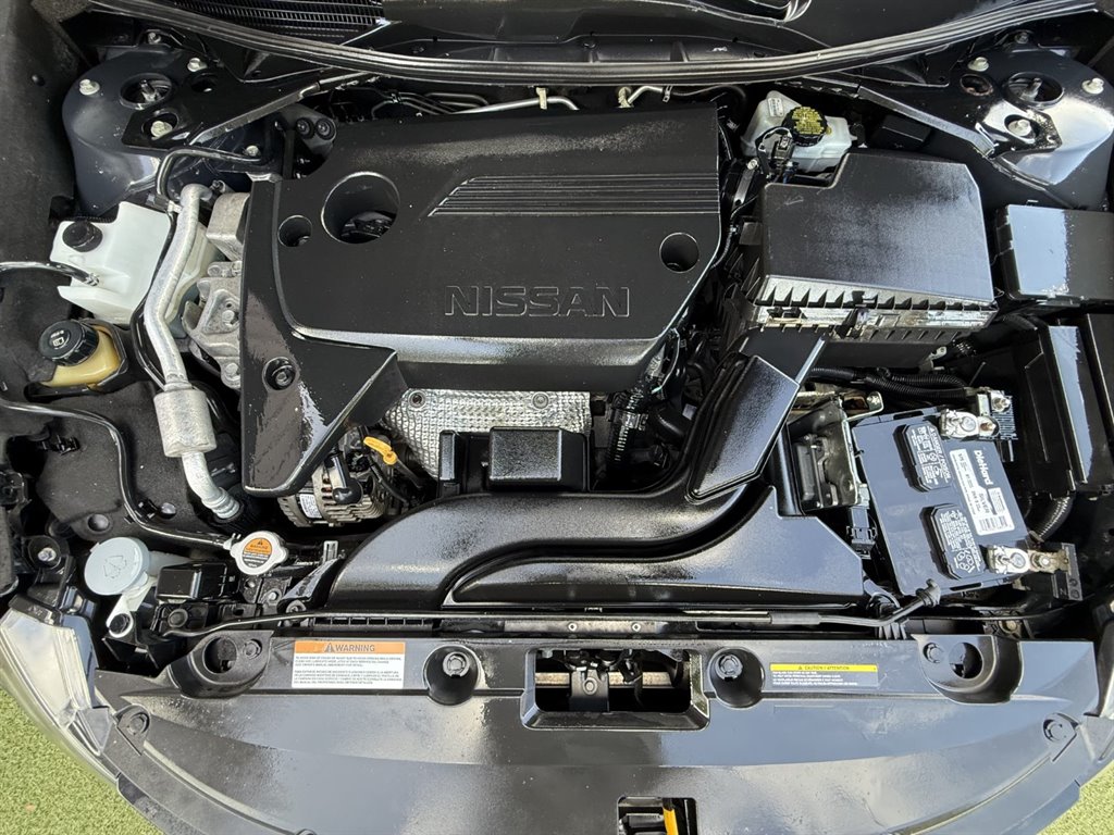 2018 Nissan Altima SR photo