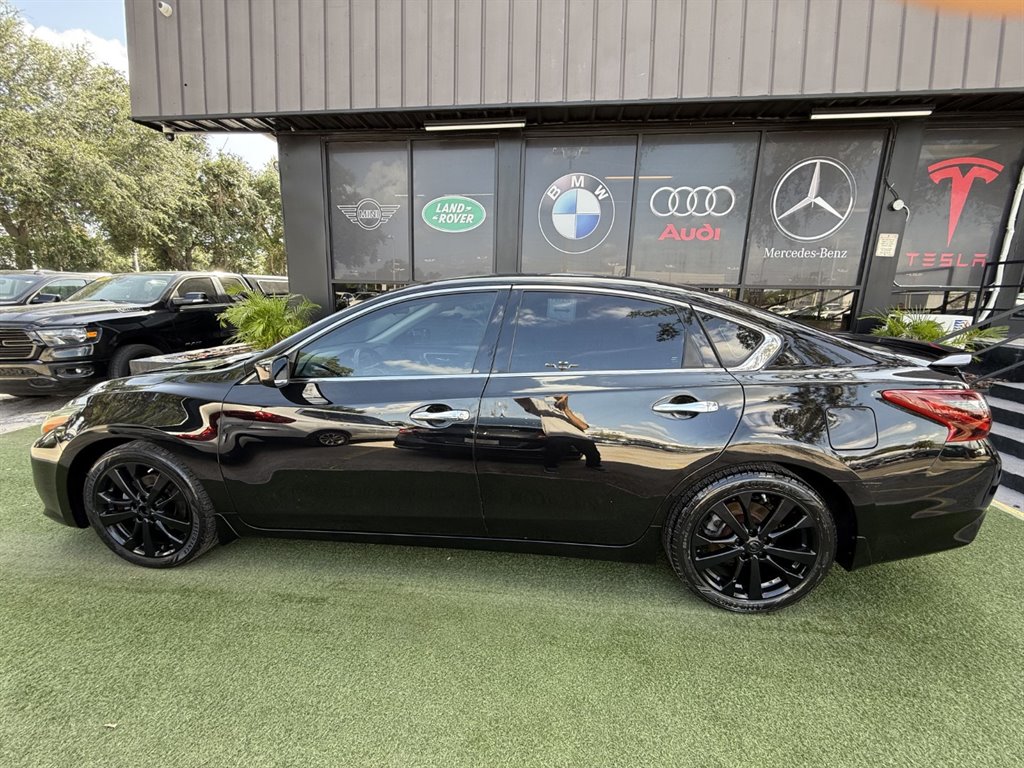 2018 Nissan Altima SR photo