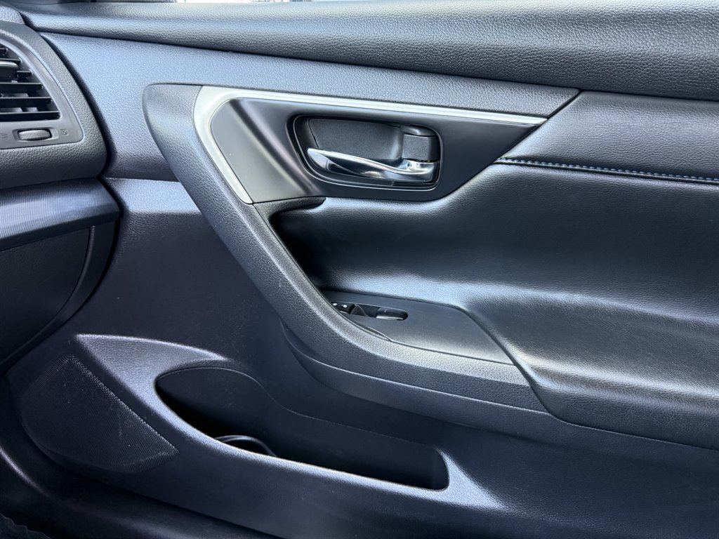 2018 Nissan Altima SR photo