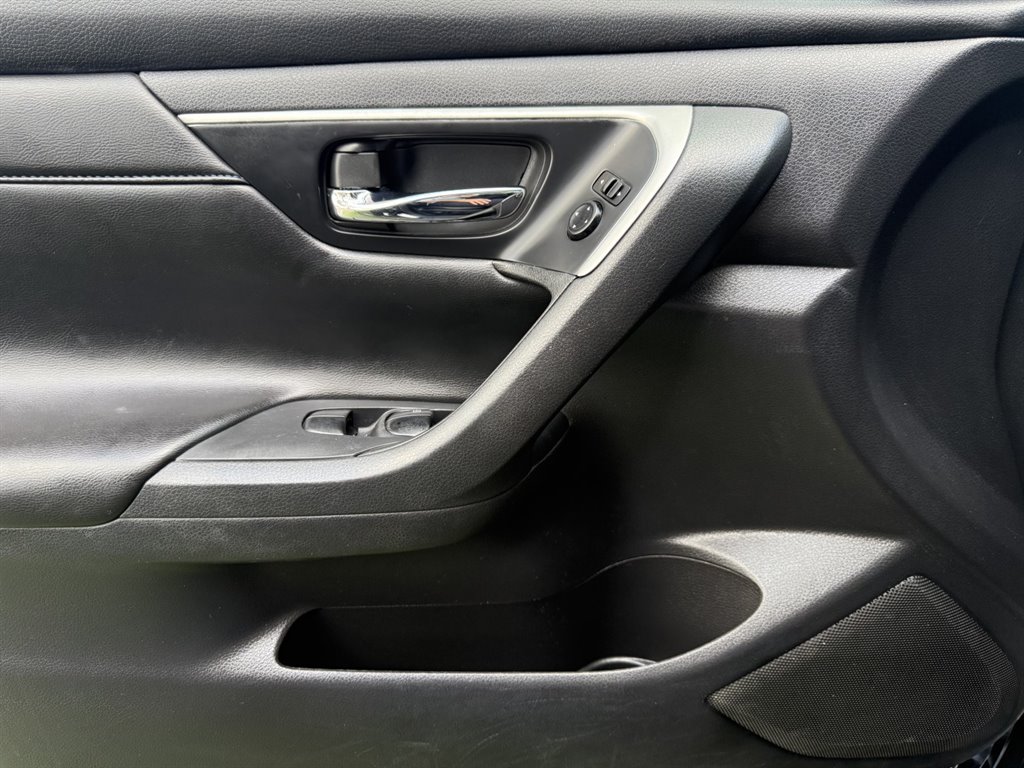 2018 Nissan Altima SR photo