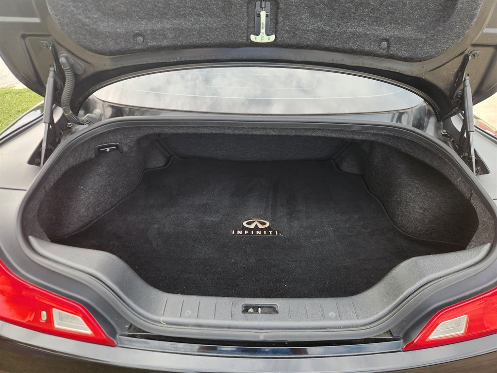 2011 INFINITI G - $8,900