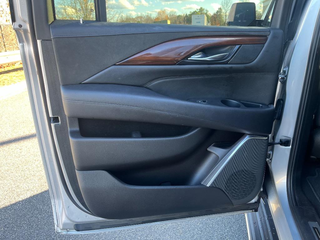 2019 Cadillac Escalade ESV Luxury photo