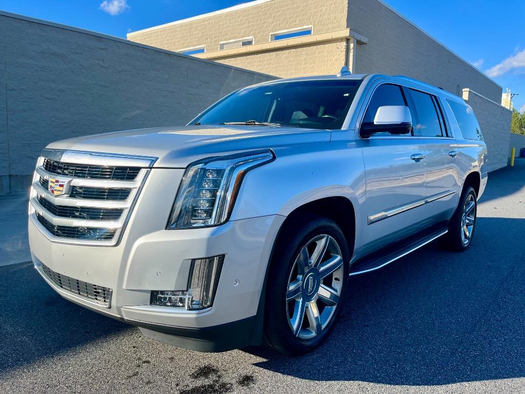 2019 Cadillac Escalade ESV Luxury photo
