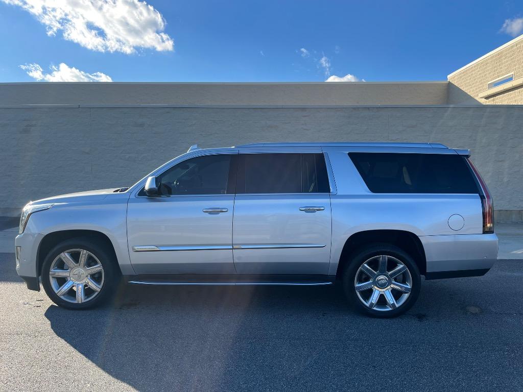 2019 Cadillac Escalade ESV Luxury photo
