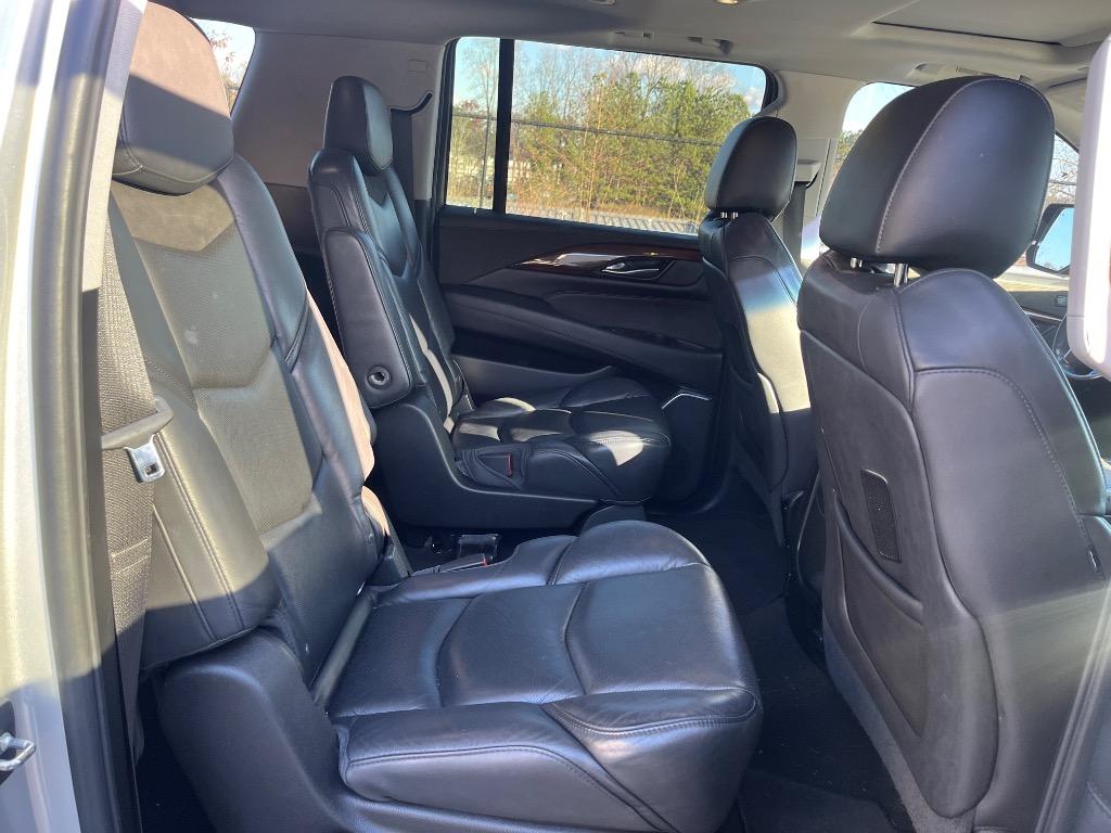 2019 Cadillac Escalade ESV Luxury photo